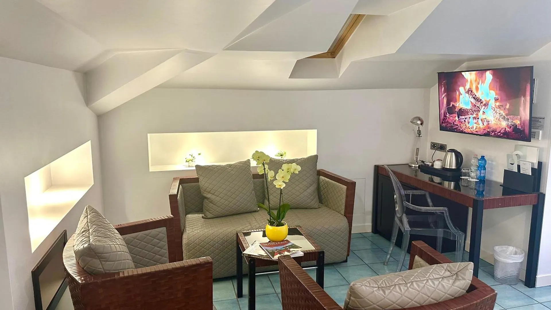 Club House Hotel Rimini 4*,  Italie