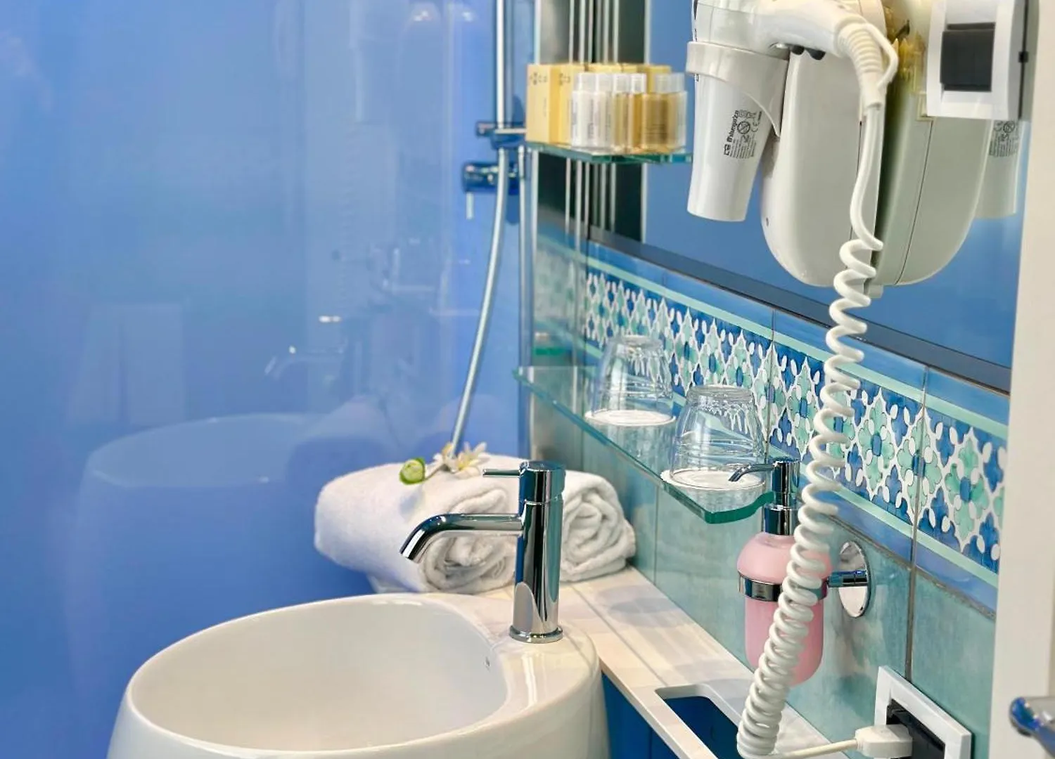 Club House Hotel Rimini 4*,  Italie